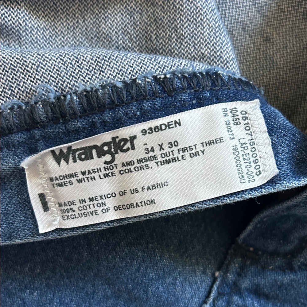 Wrangler 34x30 Men's Straight Jeans in Dark Blue Denim- EUC - Picture 4 of 6